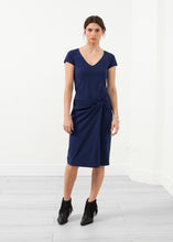 Laden Sie das Bild in den Galerie-Viewer, V-Neck Twist Dress