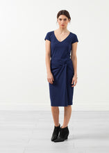 Laden Sie das Bild in den Galerie-Viewer, V-Neck Twist Dress