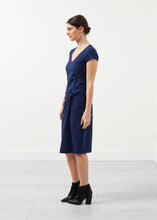 Laden Sie das Bild in den Galerie-Viewer, V-Neck Twist Dress