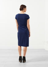 Laden Sie das Bild in den Galerie-Viewer, V-Neck Twist Dress