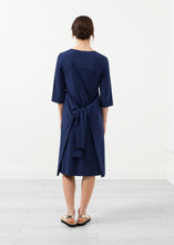 Laden Sie das Bild in den Galerie-Viewer, Sleeve Dress