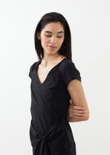 Laden Sie das Bild in den Galerie-Viewer, Knot Dress