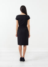 Laden Sie das Bild in den Galerie-Viewer, Knot Dress