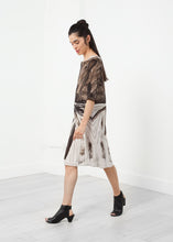 Laden Sie das Bild in den Galerie-Viewer, Graphic Dress
