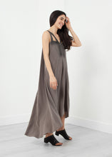 Laden Sie das Bild in den Galerie-Viewer, Edna Dress