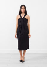 Laden Sie das Bild in den Galerie-Viewer, V-Strap Pocket Dress