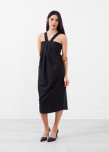 Laden Sie das Bild in den Galerie-Viewer, V-Strap Pocket Dress