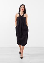 Laden Sie das Bild in den Galerie-Viewer, V-Strap Pocket Dress