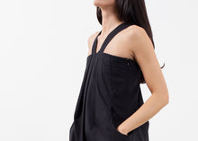 Laden Sie das Bild in den Galerie-Viewer, V-Strap Pocket Dress