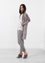 Laden Sie das Bild in den Galerie-Viewer, Silk Trench