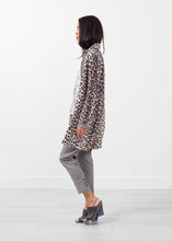 Laden Sie das Bild in den Galerie-Viewer, Silk Trench
