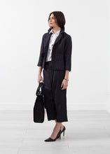 Laden Sie das Bild in den Galerie-Viewer, Pinstripe Blazer