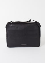 Laden Sie das Bild in den Galerie-Viewer, Classic Doc Bag
