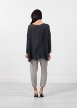 Laden Sie das Bild in den Galerie-Viewer, Hand Dyed Silk Top