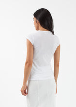 Laden Sie das Bild in den Galerie-Viewer, Fitted Tee