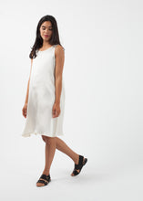 Laden Sie das Bild in den Galerie-Viewer, Bell Dress