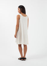 Laden Sie das Bild in den Galerie-Viewer, Bell Dress