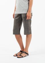 Laden Sie das Bild in den Galerie-Viewer, Leather Cut-Off