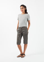 Laden Sie das Bild in den Galerie-Viewer, Leather Cut-Off