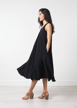 Laden Sie das Bild in den Galerie-Viewer, Sleeveless Flow Dress