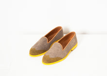 Laden Sie das Bild in den Galerie-Viewer, Wingtip Loafer in Yellow
